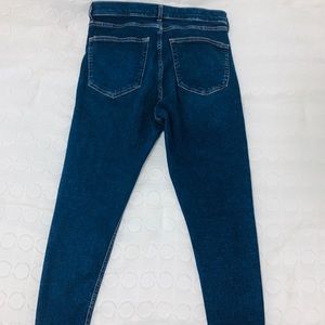 Med high waste jeans